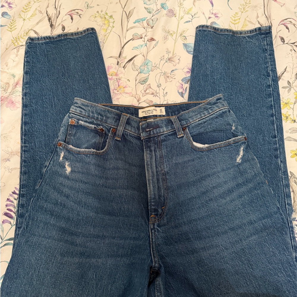 Abercrombie & Fitch High-Rise 90's Straight Jeans